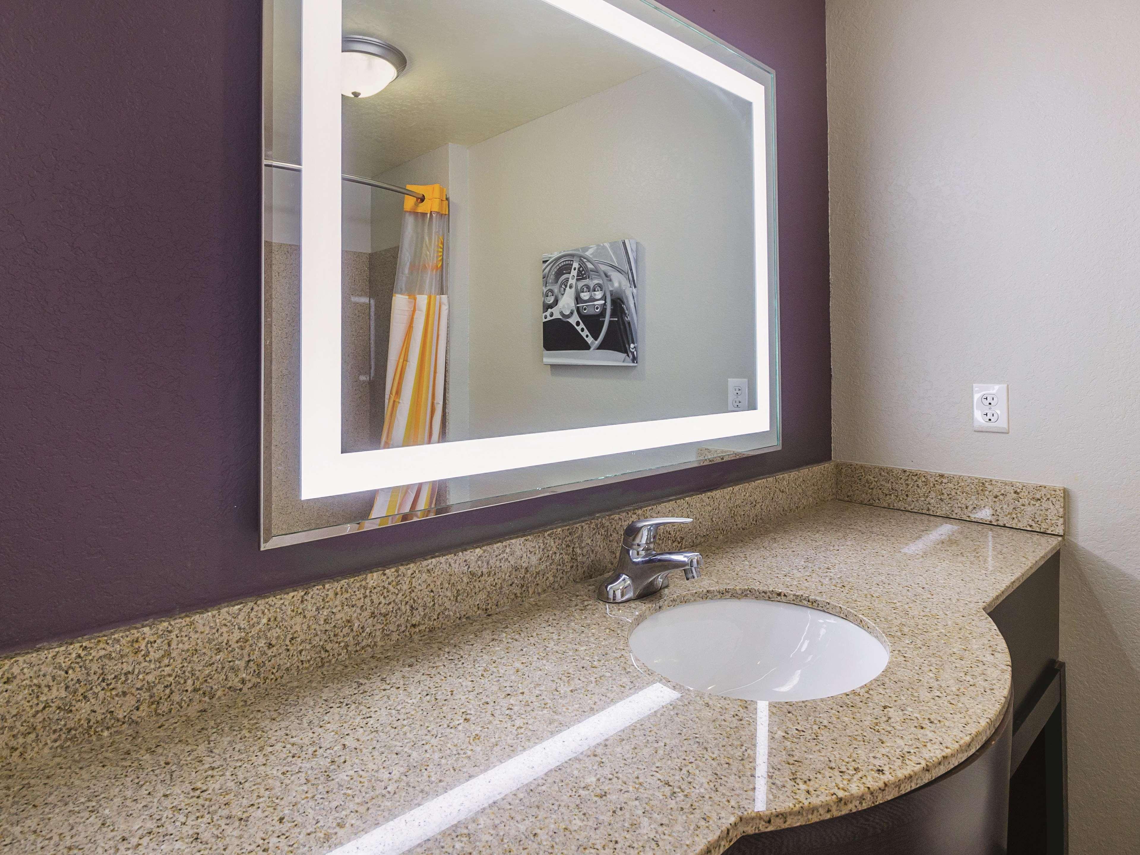 La Quinta By Wyndham Bowling Green Exterior photo