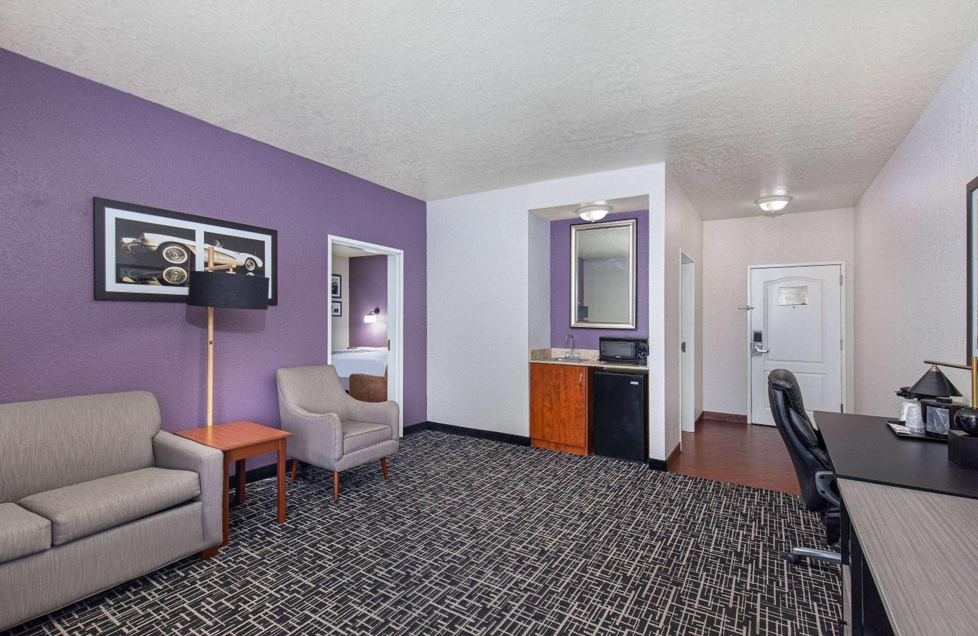 La Quinta By Wyndham Bowling Green Exterior photo