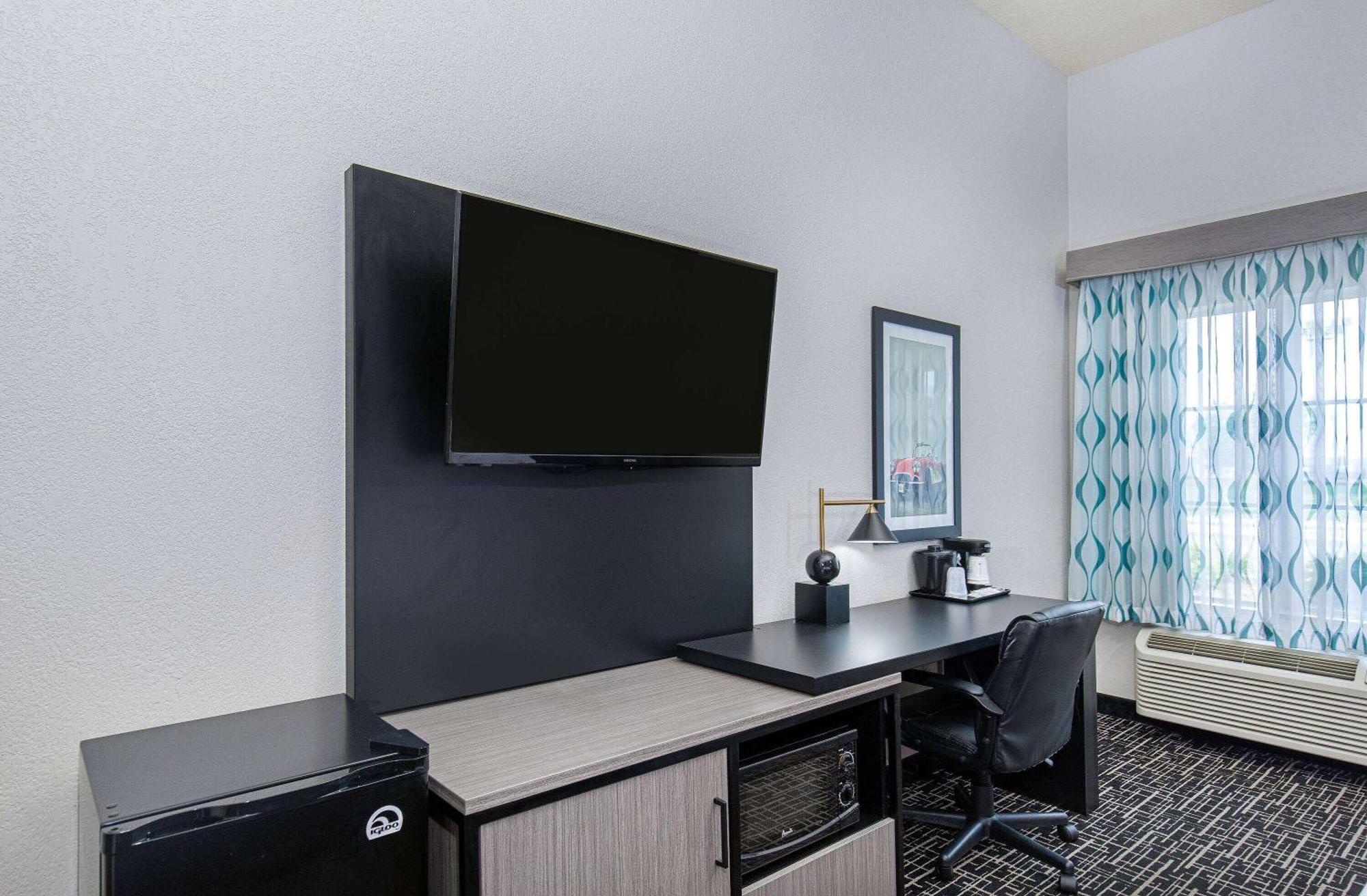 La Quinta By Wyndham Bowling Green Exterior photo