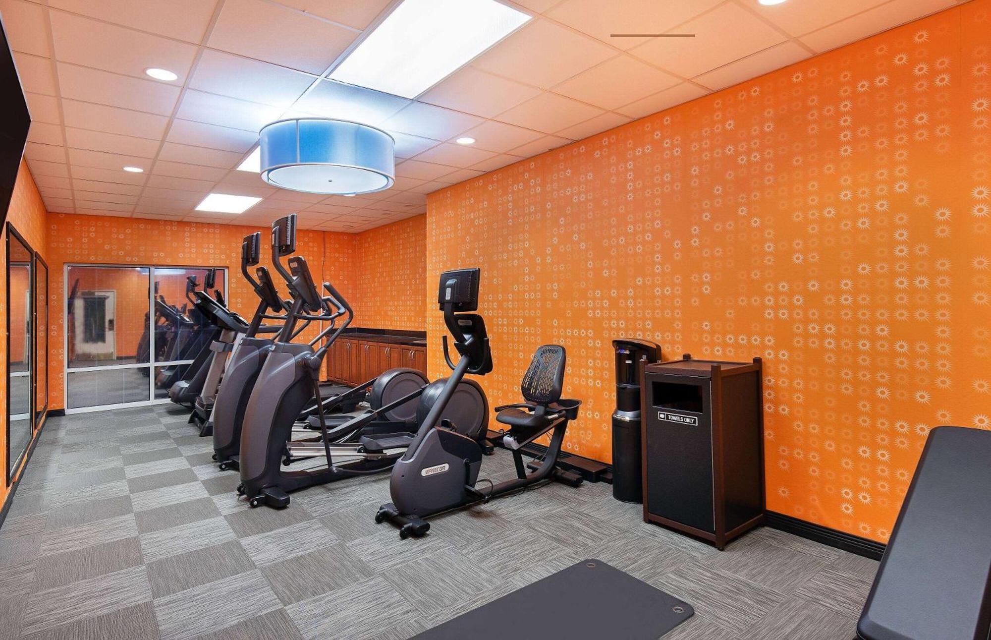 La Quinta By Wyndham Bowling Green Exterior photo